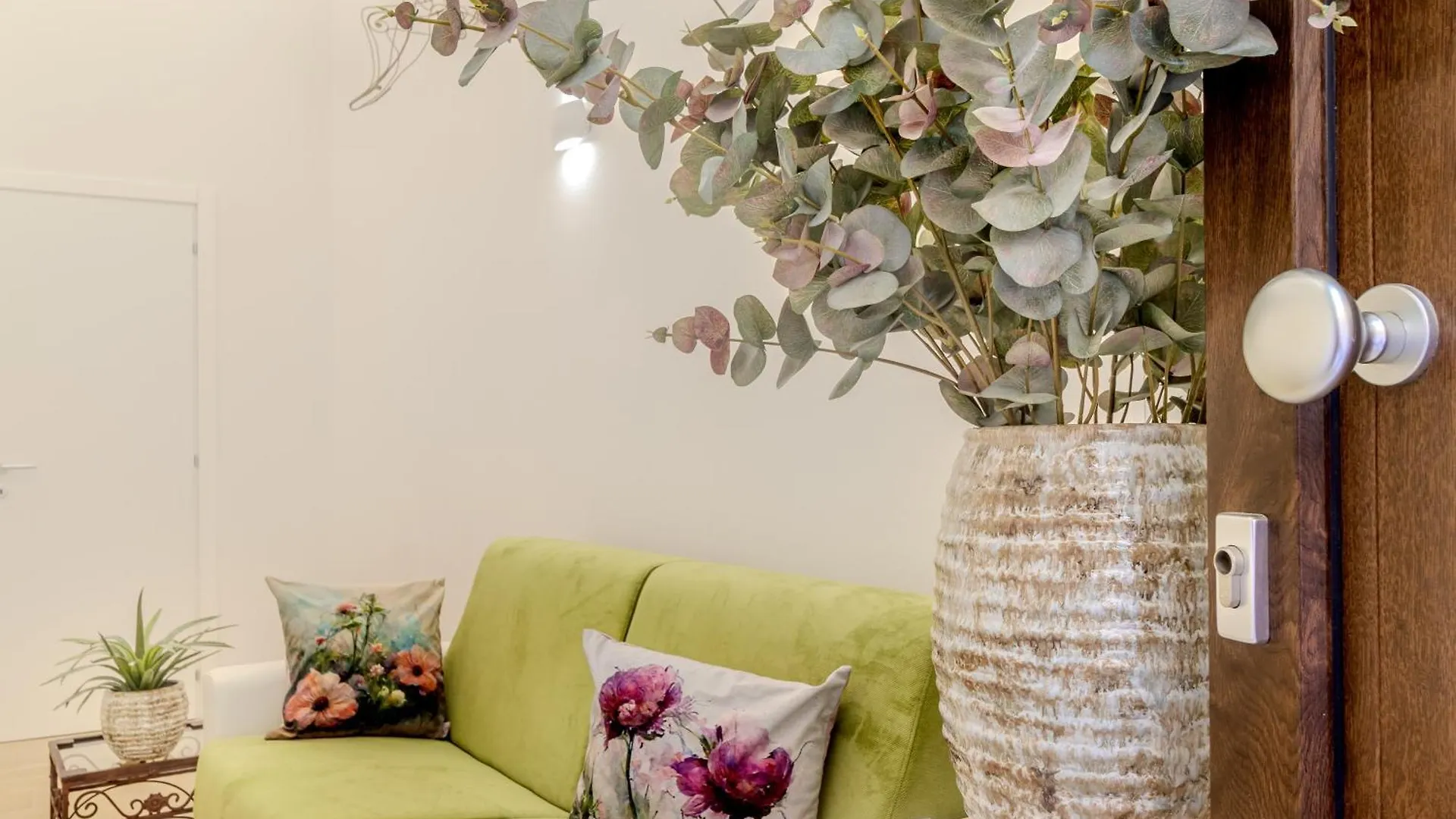 Гостевой дом Artis Rooms Guesthouse Кальяри Италия