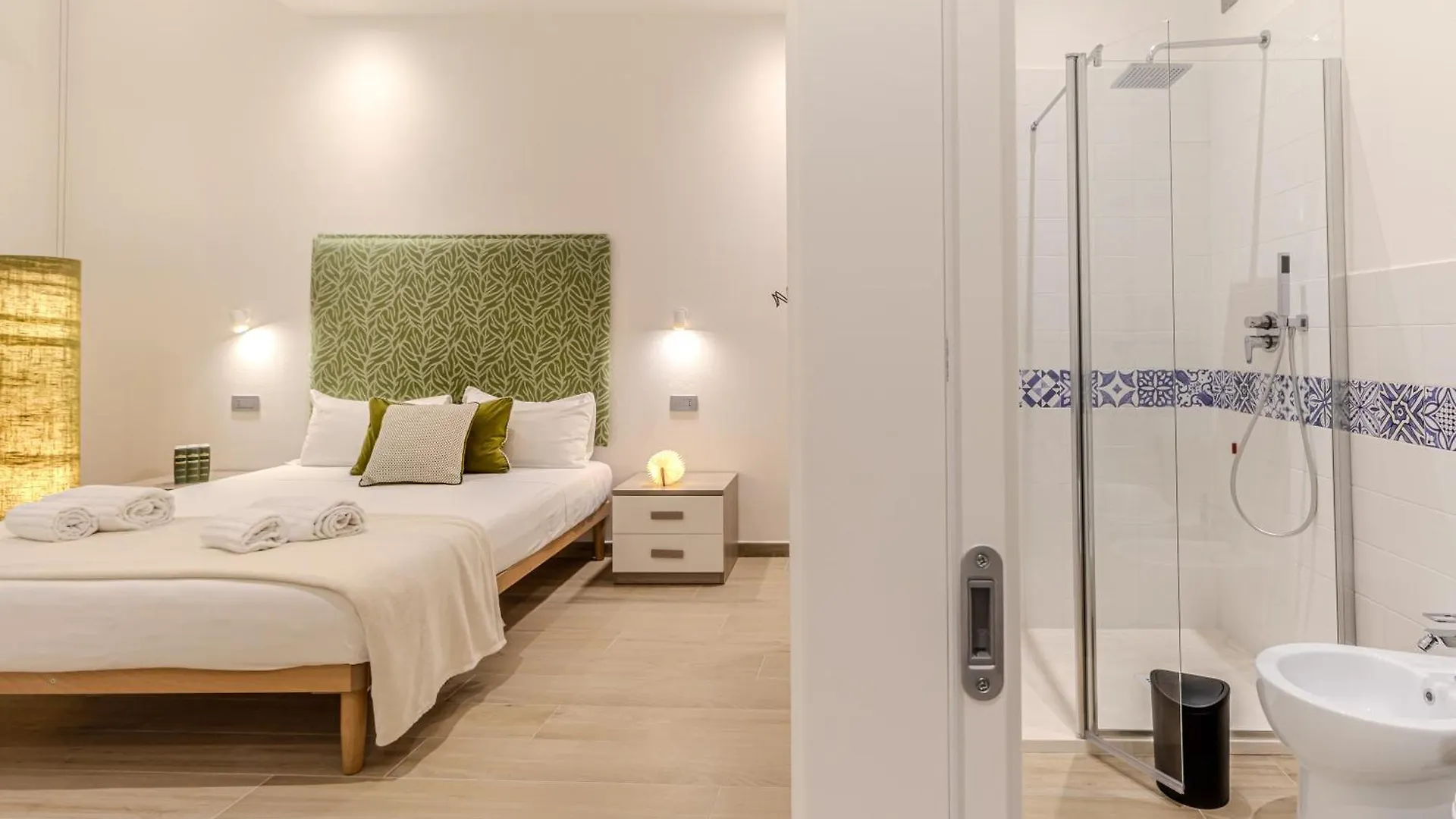 Artis Rooms Guesthouse Кальяри 0*,  Италия