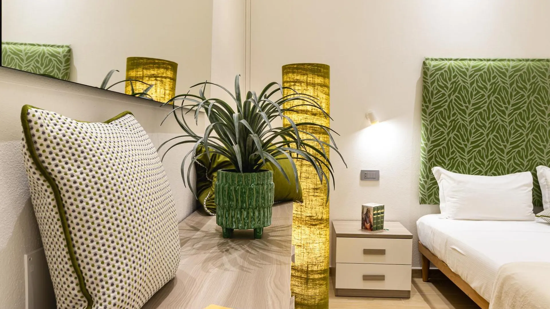 Artis Rooms Guesthouse Кальяри Италия