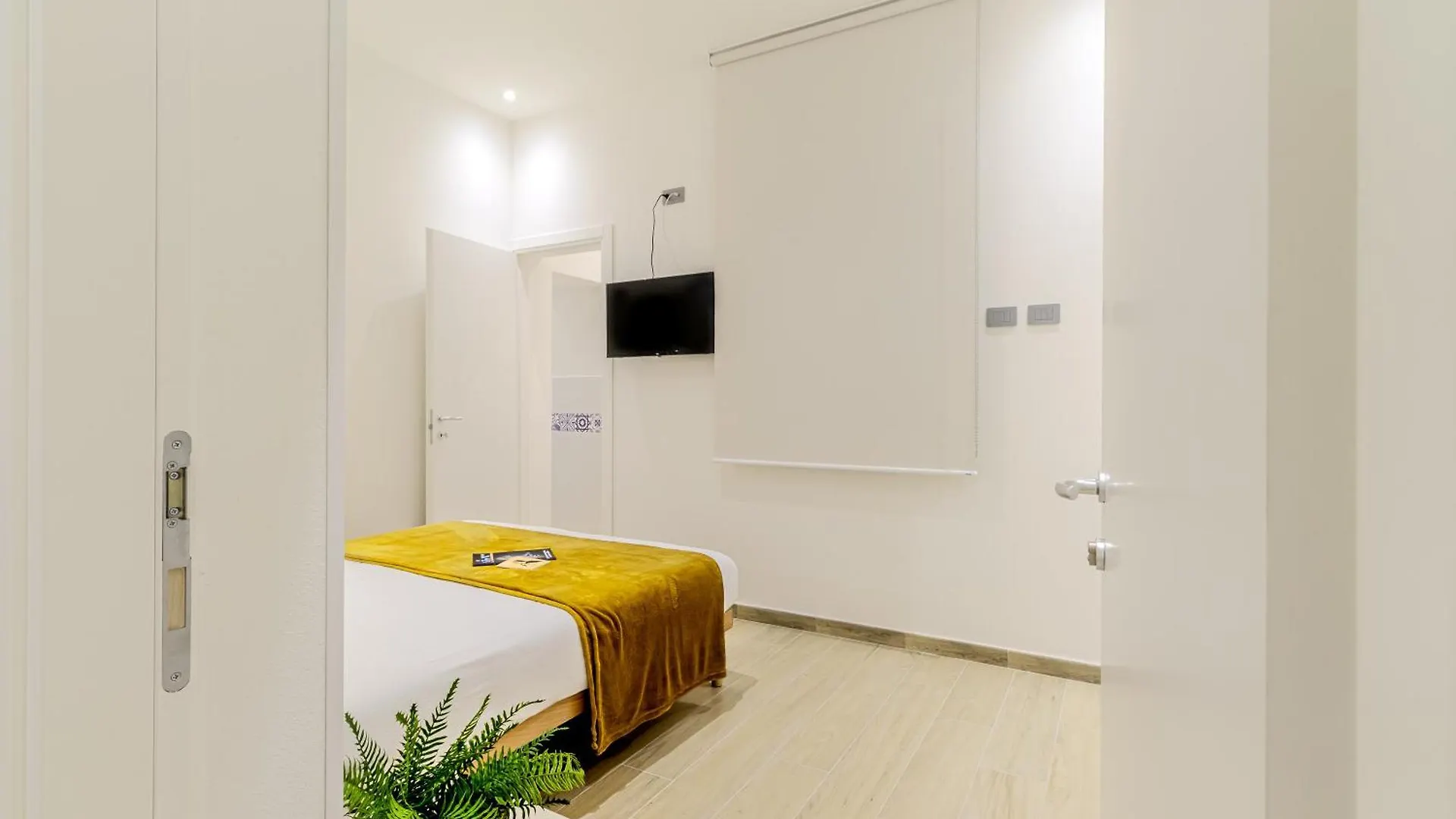 Гостевой дом Artis Rooms Guesthouse Кальяри Италия