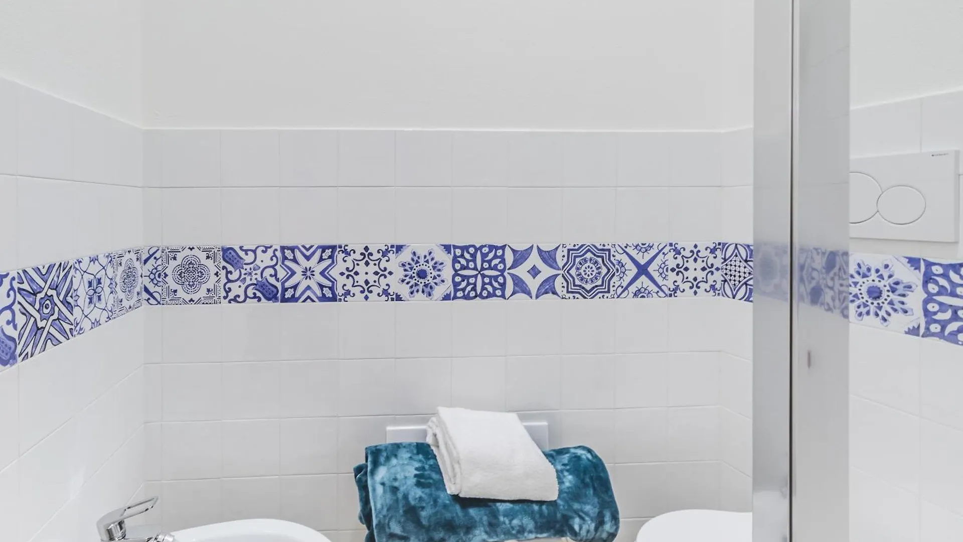 Artis Rooms Guesthouse Кальяри Гостевой дом